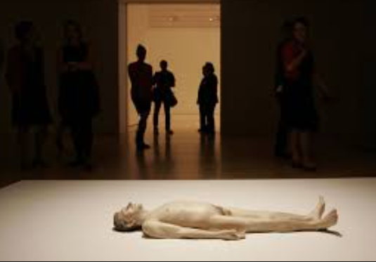 Ron Mueck, Dead Dad, small hyperreal figure of a dead man.